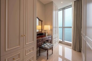 Presidential Suite, 1 King Bed | Premium bedding, minibar, in-room safe, desk