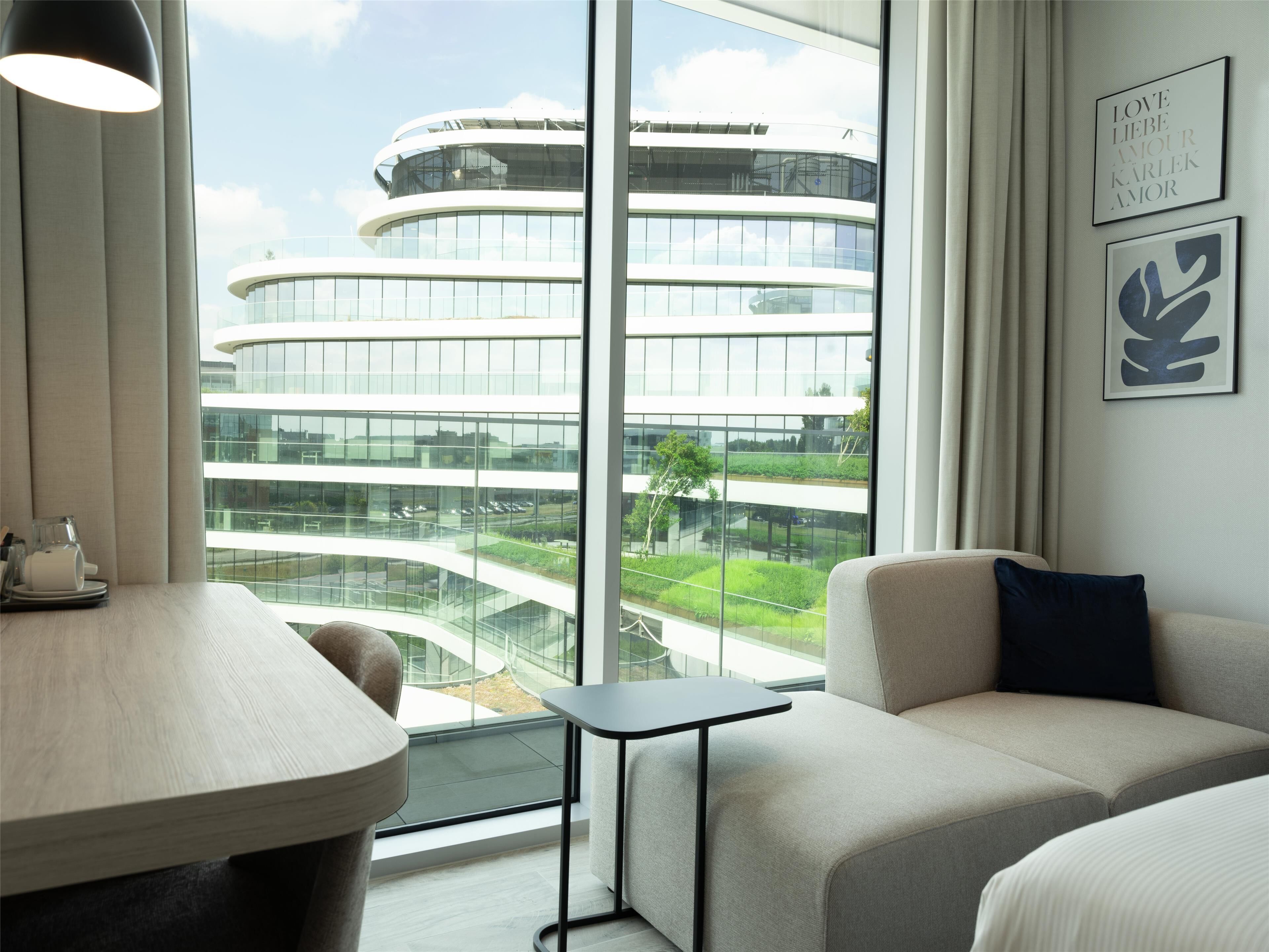 Room, 1 King Bed | Premium bedding, down comforters, minibar, in-room safe