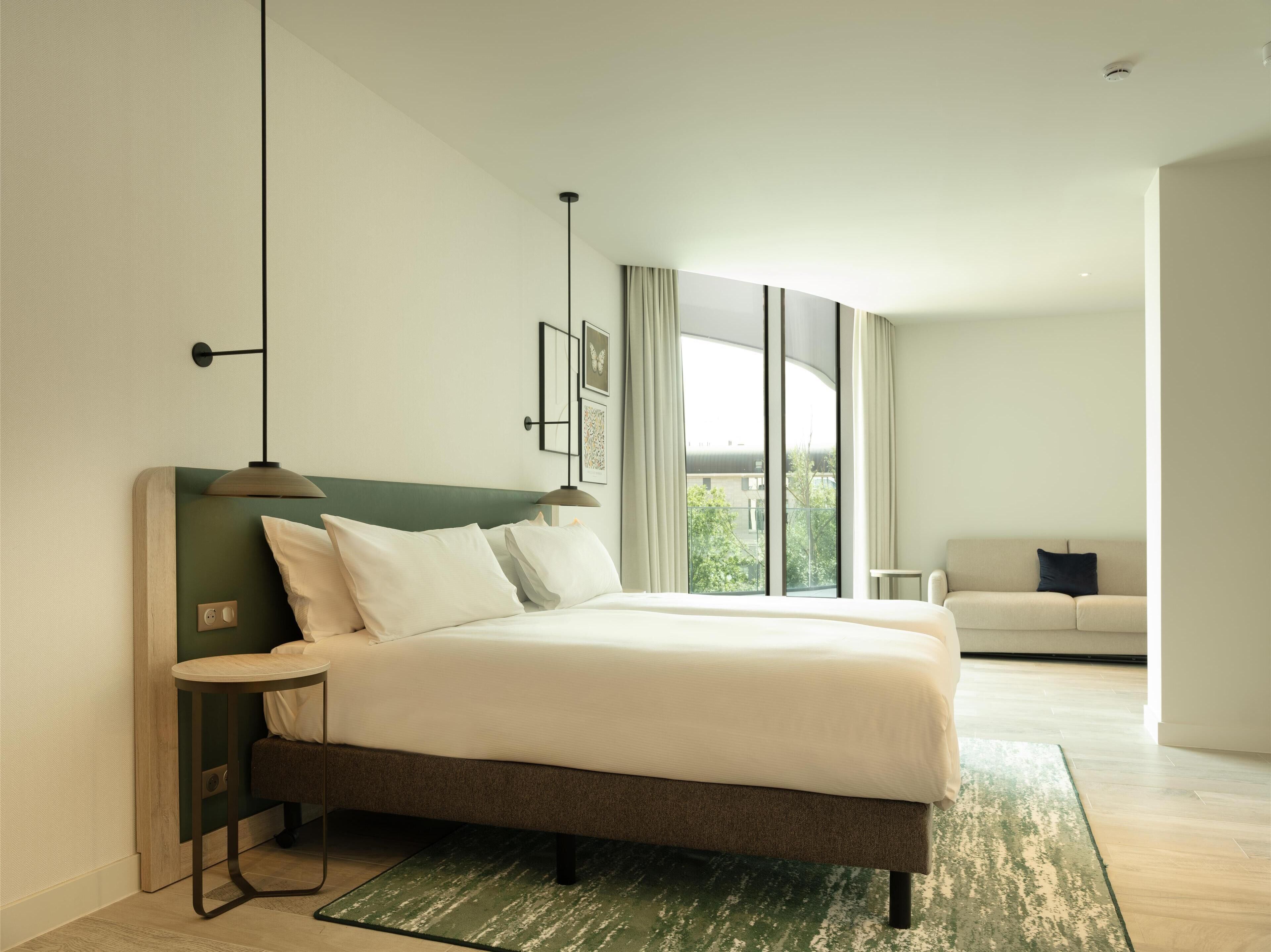 Room, 1 King Bed, Accessible | Premium bedding, down comforters, minibar, in-room safe