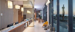 Reception - Hampton By Hilton Kuwait Salmiya (Salmiya)