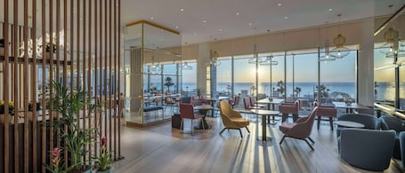 Ristorante. Hampton By Hilton Kuwait Salmiya