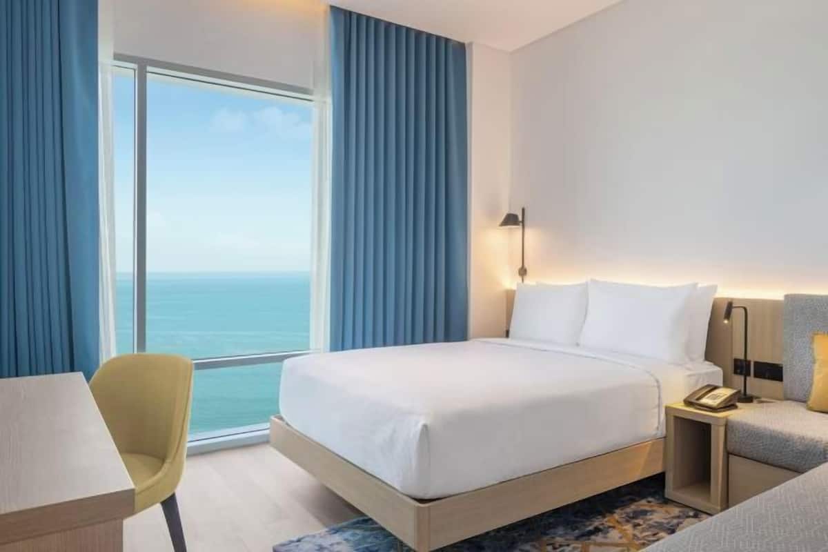 Premium bedding, in-room safe, desk, laptop workspace