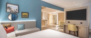 Premium bedding, in-room safe, individually furnished, desk - Hampton By Hilton Kuwait Salmiya (Salmiya)