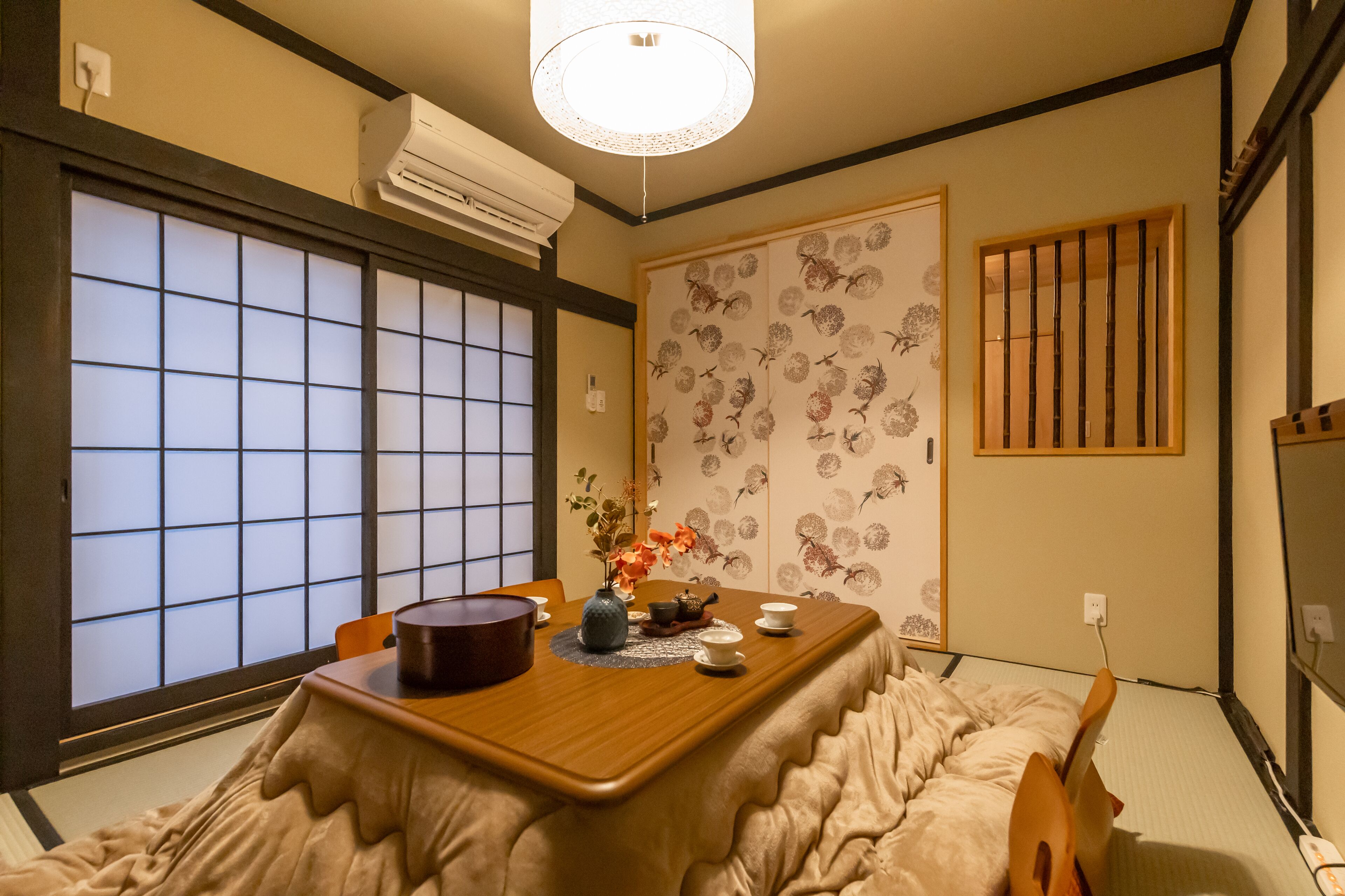 Superior House | Living room | 32-inch flat-screen TV with digital channels