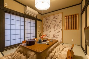 Hus – superior | Oppholdsrom | En 32-tommers Flatskjerm-TV med digitale kanaler