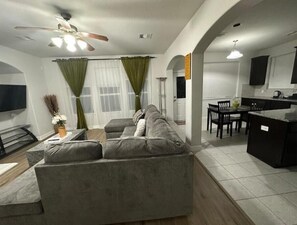 Smart TV, fireplace