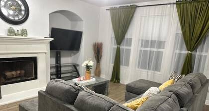 Modern / Spacious Haven in the Heart of Conroe - Entire Home