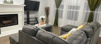 Modern / Spacious Haven in the Heart of Conroe - Entire Home