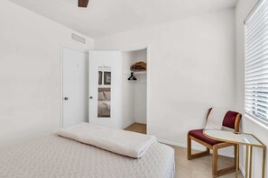 1 bedroom, iron/ironing board, WiFi, bed sheets - Prime 1BR Stay | Near UofA & Theater Shows (Tucson)