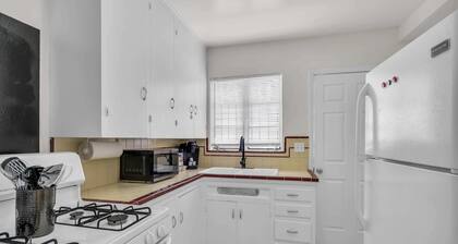 Prime 1BR Stay | Near UofA & Theater Shows