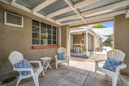 Walkable Summer Luxury Unit | Prime UofA 1BR