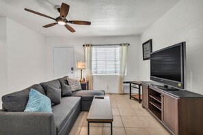 TV - Sunny Tucson Escape | Close to UofA & Theater (Tucson)