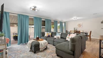 Televisión y chimenea