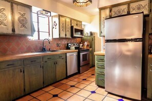 Fridge, microwave, oven, stovetop - Unique Casa w/ Private Pool | Near UofA & Shopping (Tucson)
