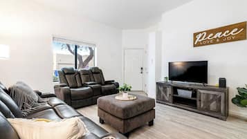 Télévision, livres, espaces bureaux