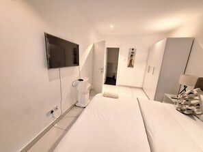 2 bedrooms, iron/ironing board, WiFi, bed sheets - The Gem of Embassy Gardens  (Accra)