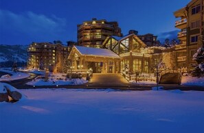 Exterior - Ski-in Ski-out luxury 1 bdrm sleeps 4. base of Canyons, 4 minute walk to gondola (Park City)