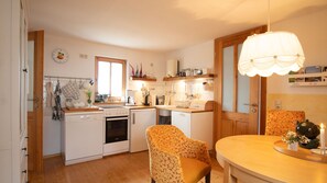 Kühlschrank, Ofen, Herdplatte, Geschirrspüler