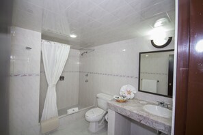 Free toiletries, hair dryer, towels - HOTEL SANTIAGO (Puebla)