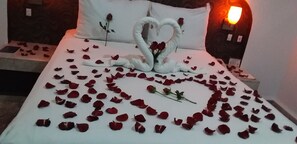 Standard Double Room, 1 Double Bed | Iron/ironing board, free WiFi, bed sheets - HOTEL SANTIAGO (Puebla)