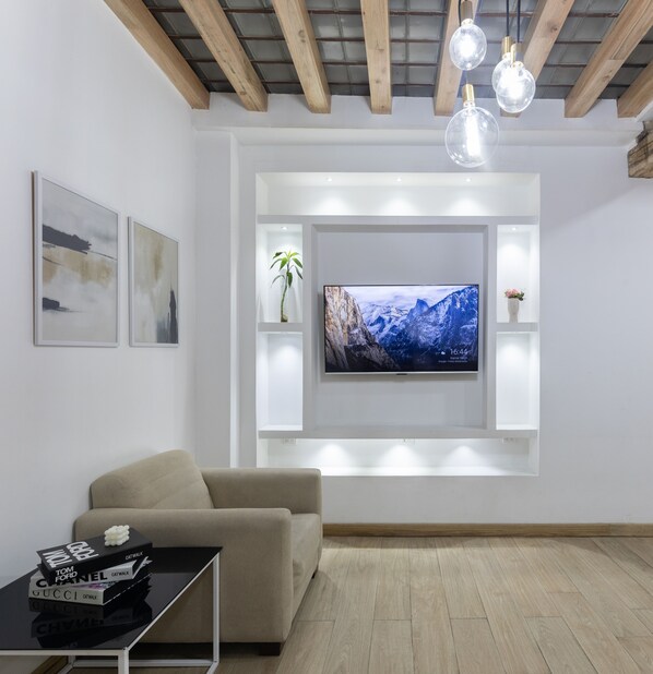Smart TV, books