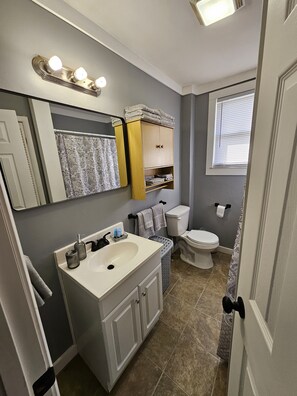 Handtücher, Seife, Shampoo, Toilettenpapier