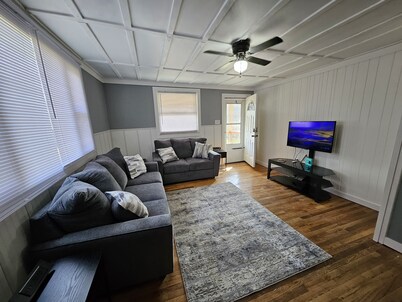 Circleview Suite, Nestled 5 minutes from Beckley,1934 home Remodeled and updated