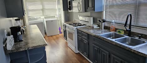 Cookware/dishes/utensils