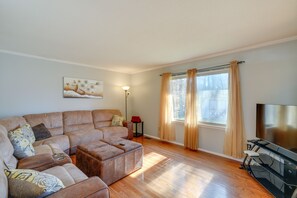 TV, fireplace - Group-Friendly Durham Home 6 Mi to Duke University (Durham)