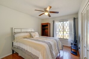 3 bedrooms, desk, iron/ironing board, WiFi - Group-Friendly Durham Home 6 Mi to Duke University (Durham)