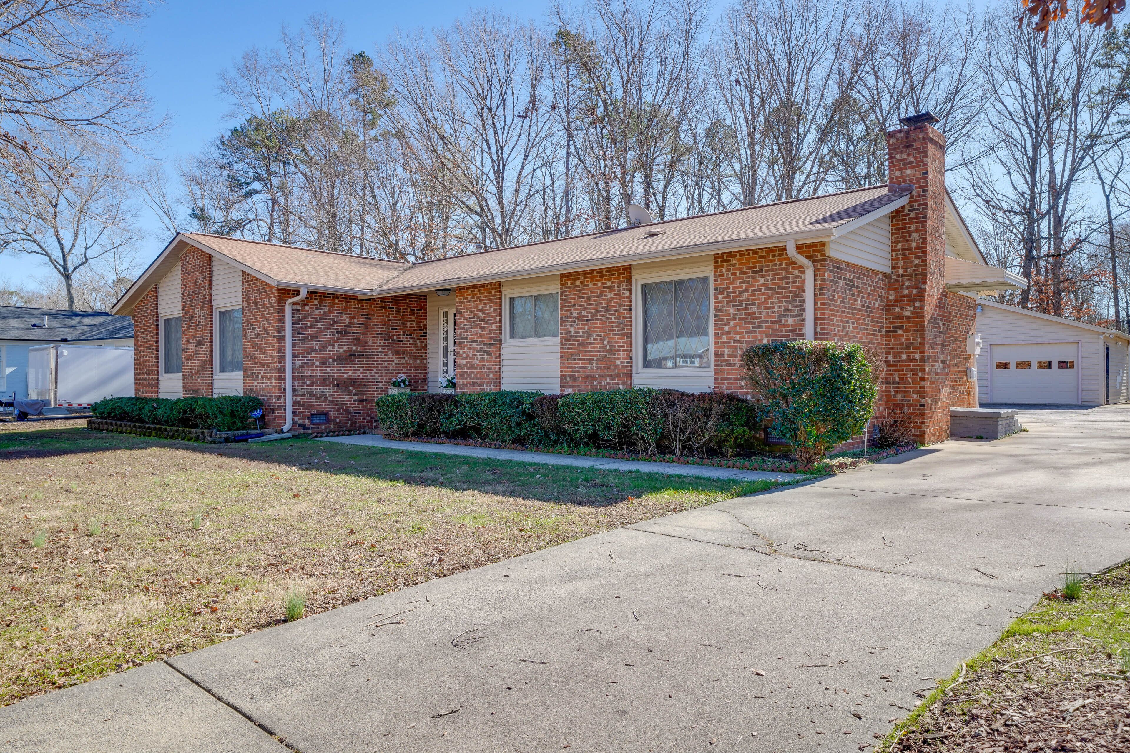 Group-Friendly Durham Home 6 Mi to Duke University