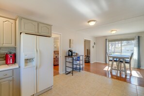 Interior - Group-Friendly Durham Home 6 Mi to Duke University (Durham)