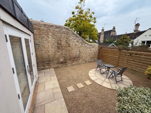 Outdoor dining - 2 bedroom cottage in Stamford (Stamford)