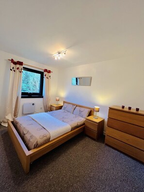 2 Schlafzimmer, Schreibtisch, WLAN, Bettwäsche