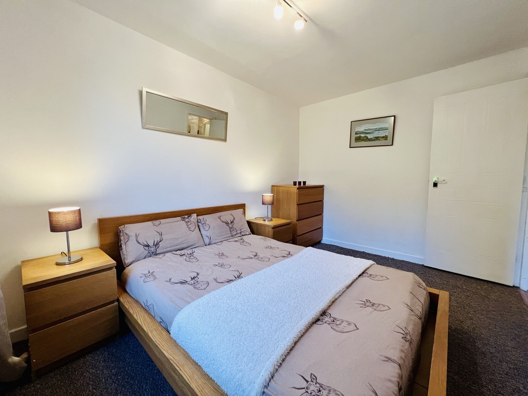 2 habitaciones, escritorio, wifi y ropa de cama 