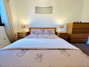 2 bedrooms, desk, WiFi, bed sheets - Modern & Cosy 2 bedroom Flat with Free Parking - 5 minutes from City Centre (Glasgow)