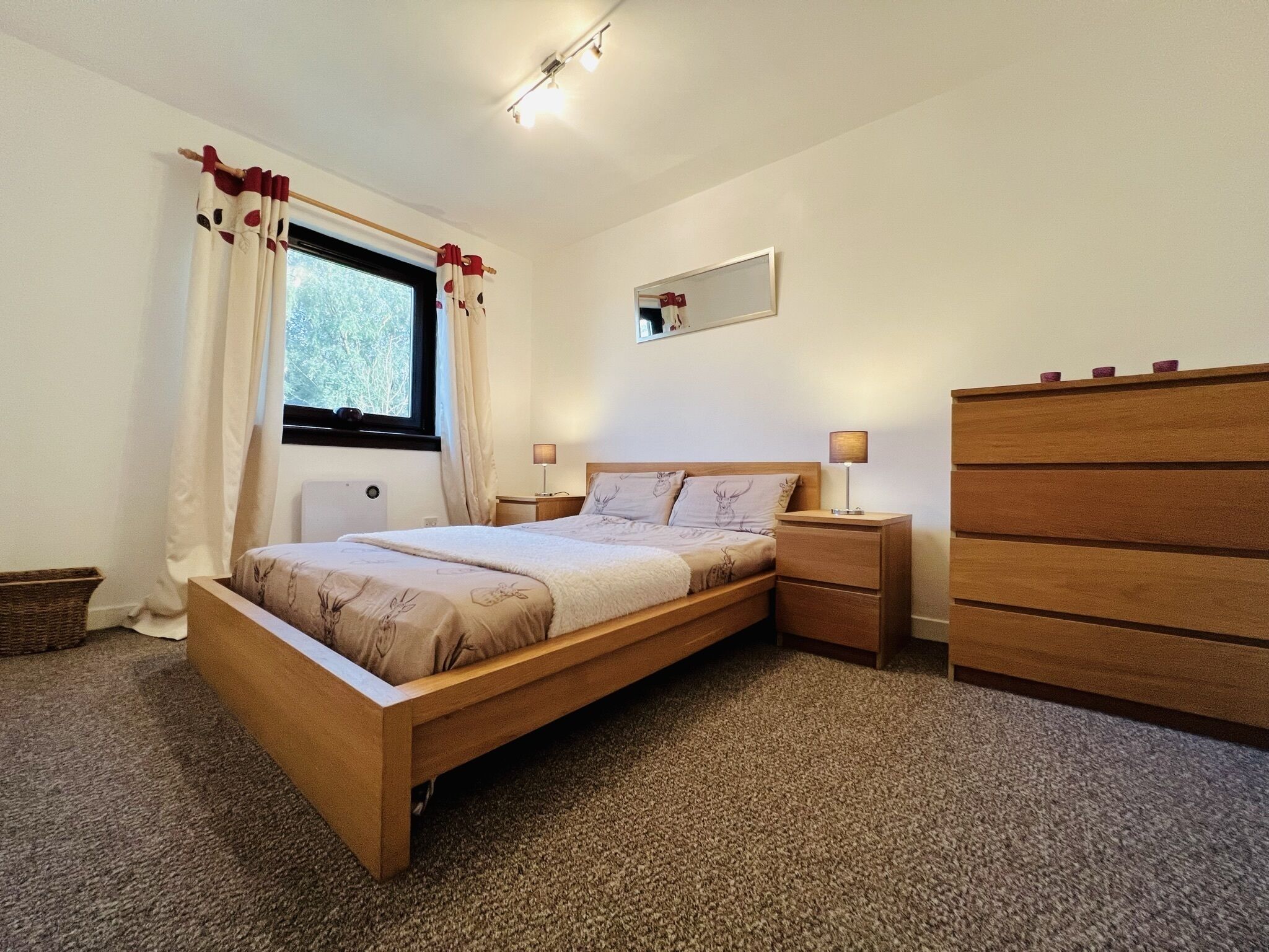 2 soverom, skrivebord, wi-fi og sengetøy