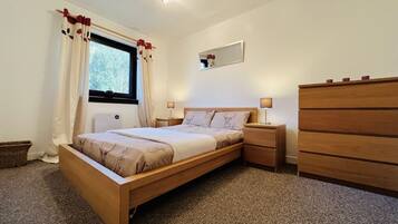 2 soverom, skrivebord, wi-fi og sengetøy