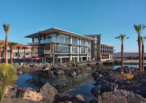 المنشأة من الخارج