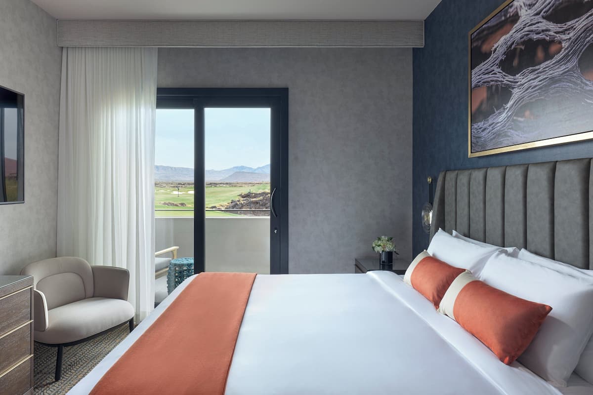 Premium bedding, pillowtop beds, in-room safe, blackout drapes