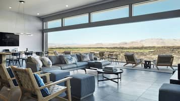 Presidential Suite | Premium bedding, pillowtop beds, in-room safe, blackout drapes