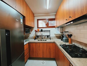 Refrigerador, microondas, parrilla de estufa y lavavajillas 