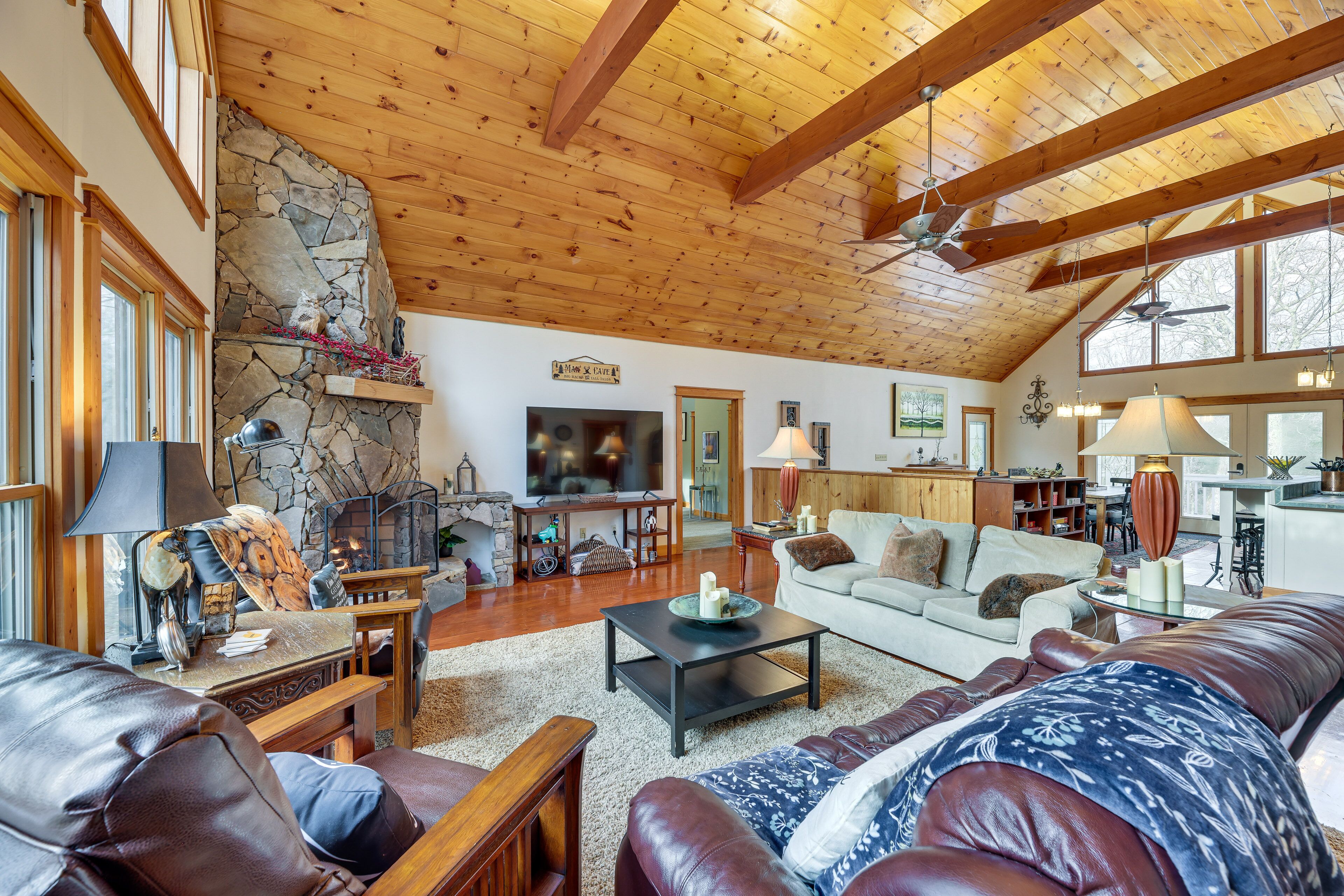 Cabin w/ Hot Tub: 4 Mi to Snowshoe Mountain!