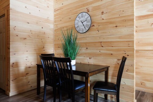 Premier #111: Spacious Family Log Cabin Retreat