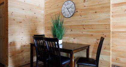 Premier #111: Spacious Family Log Cabin Retreat