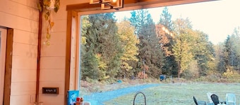 Cozy 40 Acre Homestead Cabin w/ 360 Views + Soaker Tub!