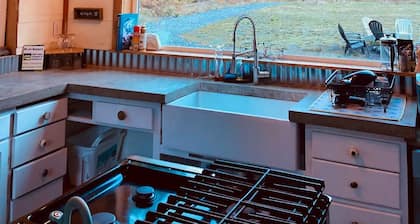 Cozy 40 Acre Homestead Cabin w/ 360 Views + Soaker Tub!
