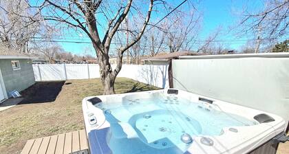 Hot Tub, 5 Minutes to Airport, Mall of America, Games, Family fun!