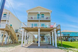 Exterior - Sun, Sand and Serenity. Your Perfect Beach Getaway Awaits!! (Surfside)