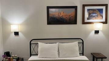 1 kamar tidur, tirai kedap cahaya, dan seprai linen